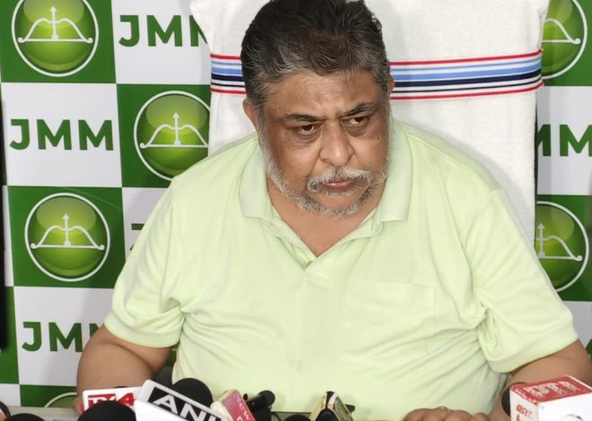 झारखंड मुक्ति मोर्चा के केंद्रीय महासचिव सुप्रियो भट्टाचार्य ने नरेंद्र मोदी की साधना पर तंज कसा