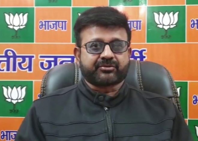 हार को देखकर विपक्ष चुनाव आयोग पर प्रश्न कर रहा है,साथ ही लगा रहा ईवीएम एवम डीएम हैक का बेबुनियाद आरोप झारखंड में जिस गठबंधन का खाता नहीं खुलने वाला,वह 10 सीटों पर जीत की बात कर रहे हैं