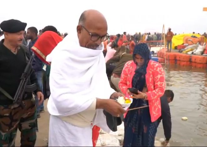 महाकुम्भ के दूसरे दिन विधानसभा अध्यक्ष रविंद्र नाथ महतो पवित्र स्नान में लगाया डुबकी …..