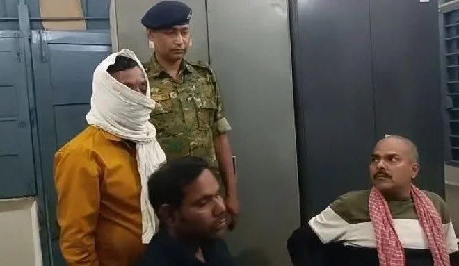 एसीबी ने मुखिया को 10 हजार घूस लेते रंगे हाथ किया गिरफ्तार……