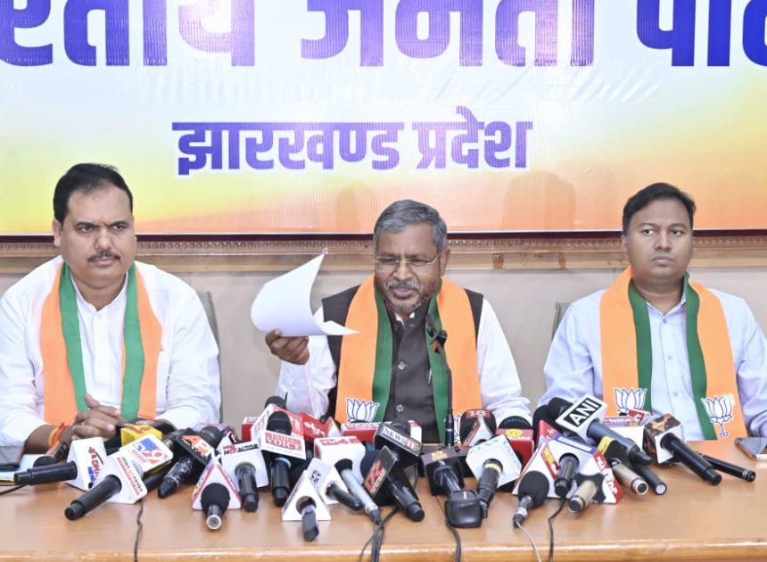झारखंड राज्य दो दिन से डीजीपी विहीन, अनुराग गुप्ता द्वारा अब लिए जा रहे फैसले विधि विरुद्ध…..बाबूलाल मरांडी