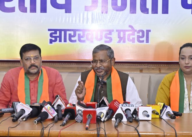 कांग्रेस पार्टी का संविधान  बचाओ रैली एक नौटंकी, राष्ट्रीय अध्यक्ष खड़गे बताएं, शरिया बड़ा या संविधान…..बाबूलाल मरांडी