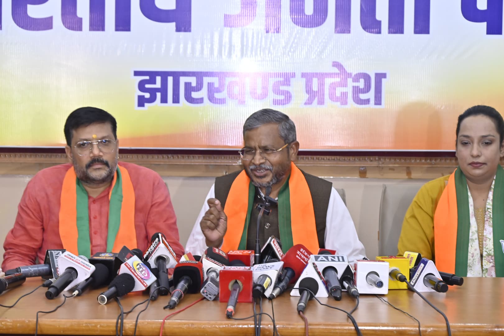 कांग्रेस पार्टी का संविधान बचाओ रैली एक नौटंकी, राष्ट्रीय अध्यक्ष खड़गे बताएं, शरिया बड़ा या संविधान…..बाबूलाल मरांडी