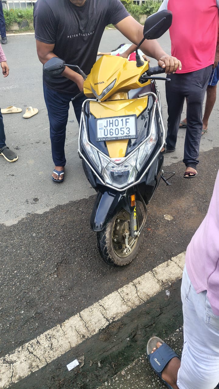 राँची के कांके रोड पर शुक्रवार सुबह एक दर्दनाक सड़क हादसा