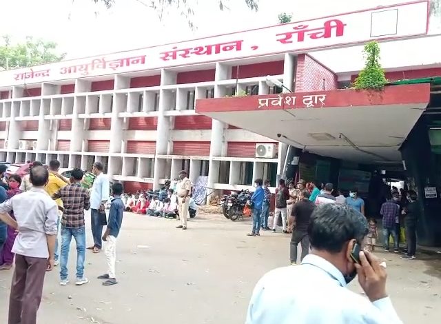 रांची में बदलते मौसम से बढा बीमारियां अस्पतालों में लगा लंबी कतारे