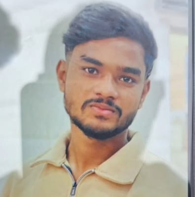 जमशेदपुर में तेज रफ्तार ट्रक ने कुचल डाला एक युवक को