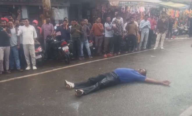 हजारीबाग के झंडा चौक में पुलिस ने किया मॉक ड्रिल, पर्वों में शांति व सौहार्द बनाए रखने का संदेश