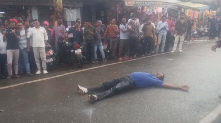 हजारीबाग के झंडा चौक में पुलिस ने किया मॉक ड्रिल, पर्वों में शांति व सौहार्द बनाए रखने का संदेश