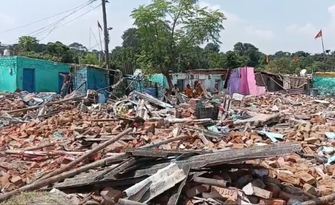 बाईपास रोड मे बिना नोटिस दिए दर्जनों घर पर बुलडोजर चलाया गया