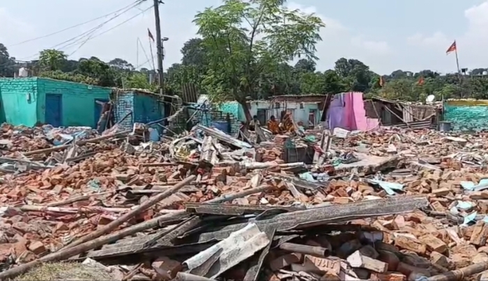 बाईपास रोड मे बिना नोटिस दिए दर्जनों घर पर बुलडोजर चलाया गया