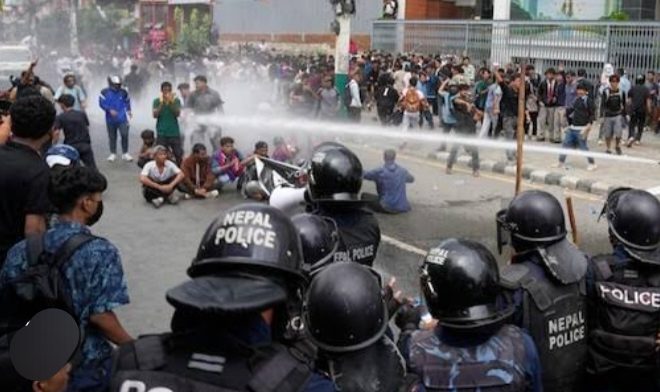 नेपाल में सेना ने संभाली कमान सड़कों पर सेना कि गश्त शुरू