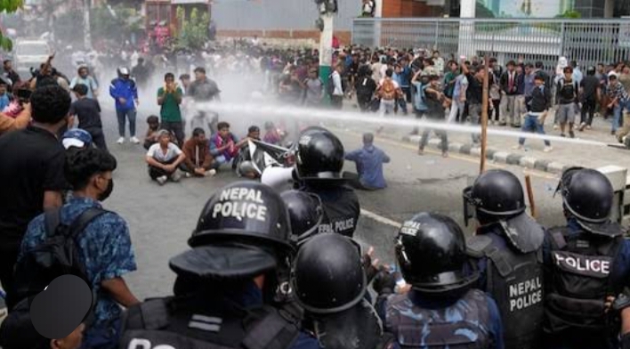 नेपाल में सेना ने संभाली कमान सड़कों पर सेना कि गश्त शुरू