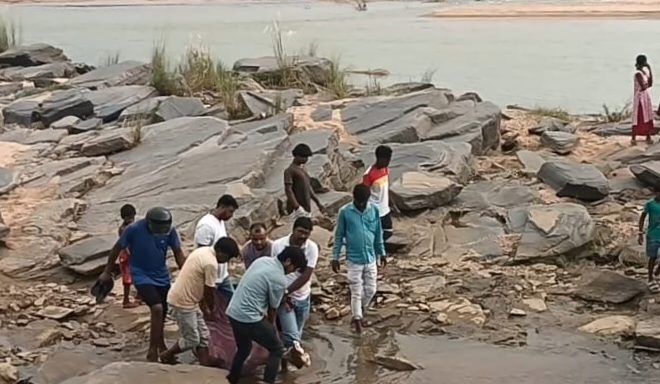 जोड़ियां डायवर्सन से बीते रात बहे कार से लापता आदमी का शव मिला