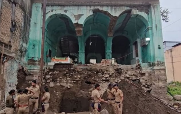 पुणे के मंचर में दरगाह की मरम्मत के दौरान मंदिर की संभावना से विवाद खड़ा, दो समुदायों में टकराव बढ़ा