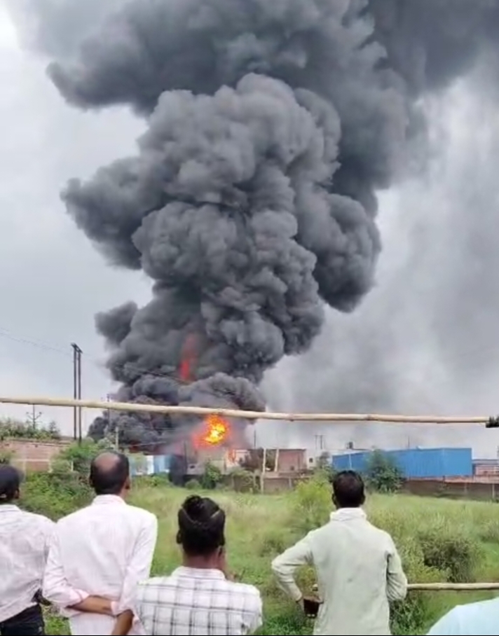 राजधानी रांची के इरबा इलाके के केमिकल फैक्ट्री में लगी भीषण आग