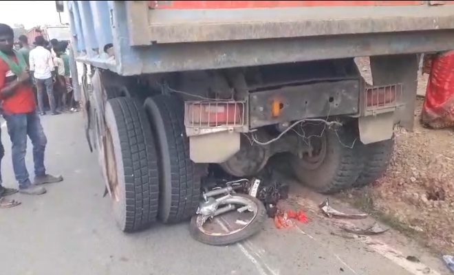 जमशेदपुर मे एक बड़ी सड़क दुर्घटना सामने आई है।