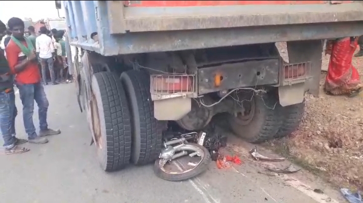 जमशेदपुर मे एक बड़ी सड़क दुर्घटना सामने आई है।