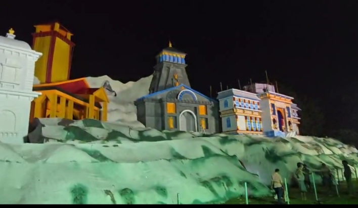 सिद्धगोड़ा में बन रहा चार धाम थीम पर भव्य दुर्गा पूजा पंडाल