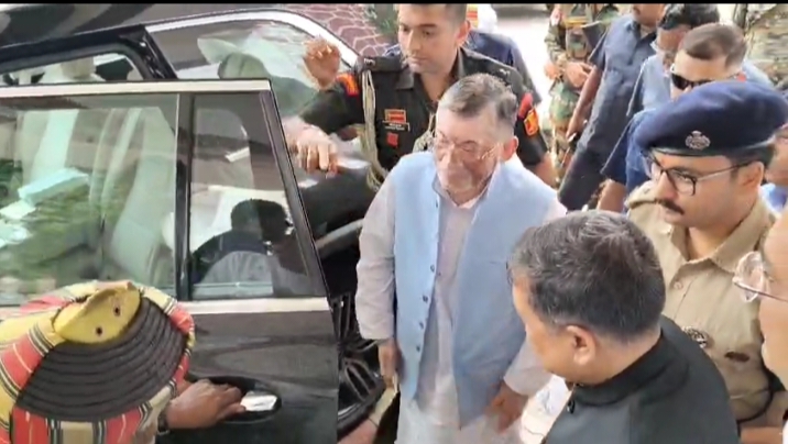 झारखंड के राज्यपाल बोकारो पहुंचे गार्ड आफ ओनर दिया गया।