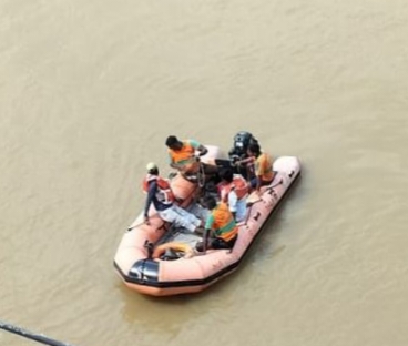 खिजरसराय में नौवीं के छात्र ने फल्गु नदी में लगाई छलांग, SDRF कर रही तलाश  