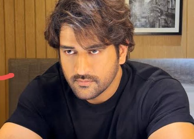 धोनी ने रखा एक्टींग कि दुनिया में कदम