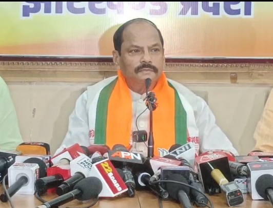 पेसा कानून और बालू घोटाले को लेकर रघुवर दास ने झारखंड सरकार को घेरा