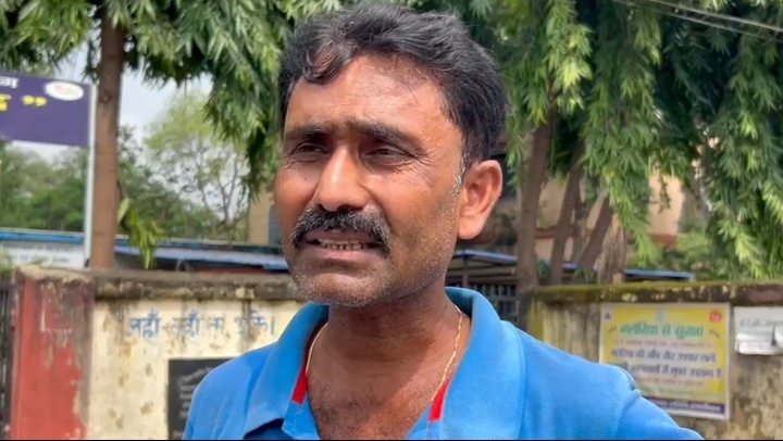 एक नाबालिक ने धारदार वस्तु से खुद का गला कांटा