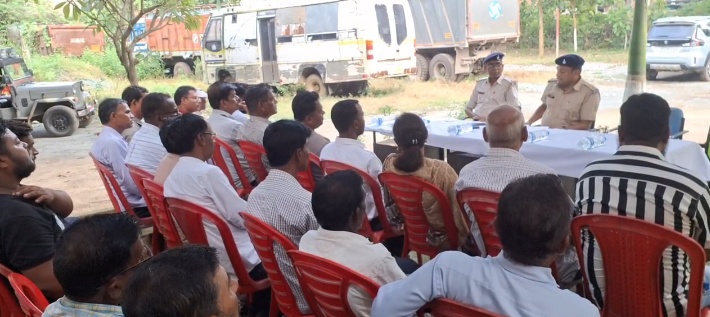 जमशेदपुर: दुर्गा पूजा को लेकर पोटका थाना परिसर में शांति समिति की बैठक, प्रशासन ने लिया सुरक्षा का जायज़ा