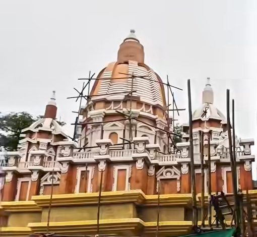 रांची का दुर्गा पूजा पंडाल बना विवाद का केंद्र इटली के चर्च के प्रारूप में सजा पंडाल, उठे राजनीतिक सवाल