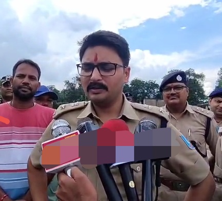 दुर्गा पूजा को लेकर बोकारो एसपी हरविंदर सिंह ने किया पंडालों का निरीक्षण  सुरक्षा व्यवस्था दुरुस्त करने के दिए सख्त निर्देश