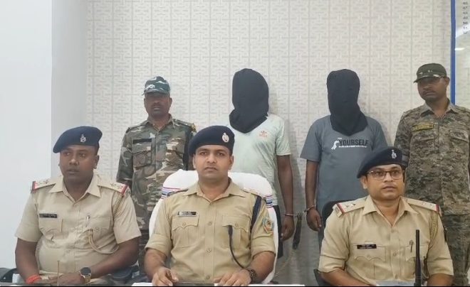 एंटी क्राइम चेकिंग में पुलिस की बड़ी सफलता बारह माइल चौक से दो युवक हथियार के साथ गिरफ्तार
