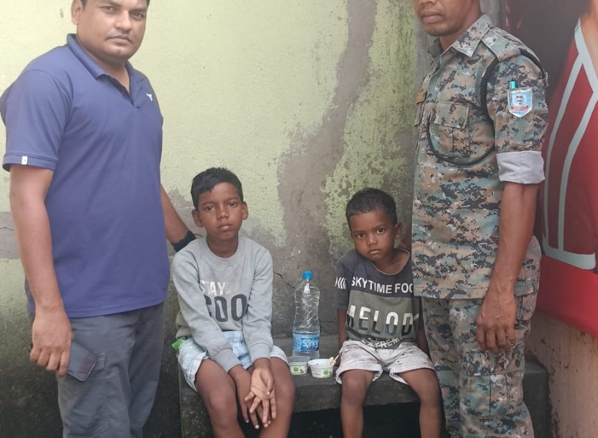 पोटका पुलिस ने दिखाई मानवता: भटके दो मासूमों को नानी के घर पहुँचाया