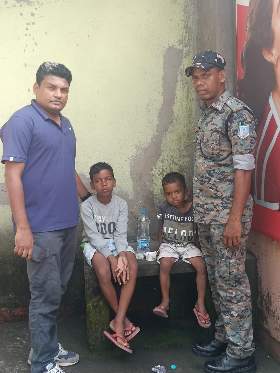 पोटका पुलिस ने दिखाई मानवता: भटके दो मासूमों को नानी के घर पहुँचाया