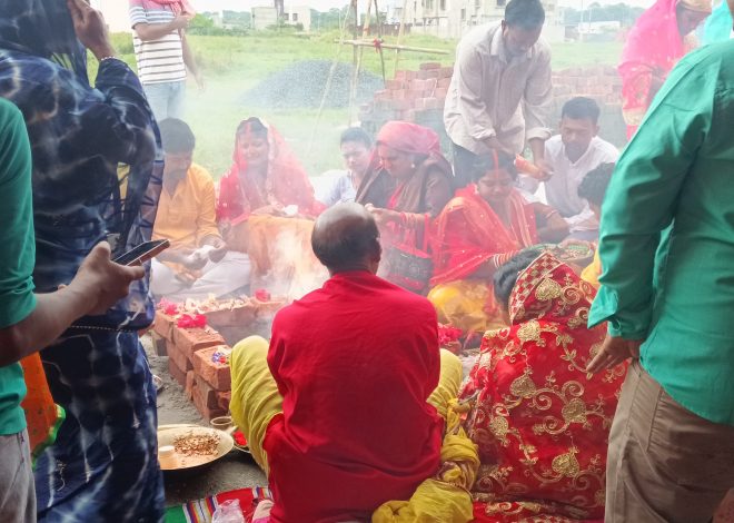 रांची ओवरिया रोड श्री हनुमान मंदिर दुर्गा पूजा समिति के द्वारा दुर्गा पंडाल में हवन का आयोजन किया गया
