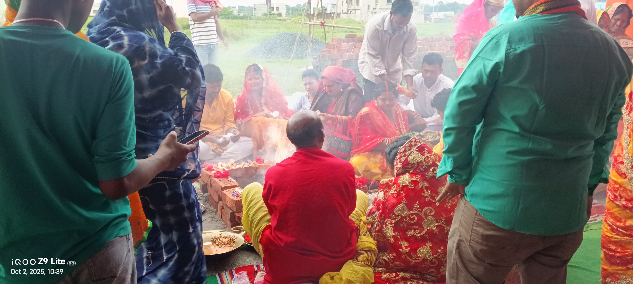 रांची ओवरिया रोड श्री हनुमान मंदिर दुर्गा पूजा समिति के द्वारा दुर्गा पंडाल में हवन का आयोजन किया गया