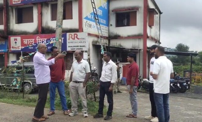 पूर्वसीएम के चालक से मारपीट, पुलिस मौजूद रहने के बावजूद बिगड़े हालात