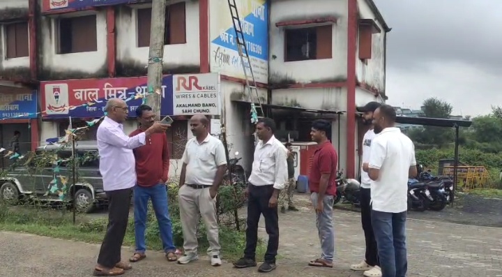 पूर्वसीएम के चालक से मारपीट, पुलिस मौजूद रहने के बावजूद बिगड़े हालात  