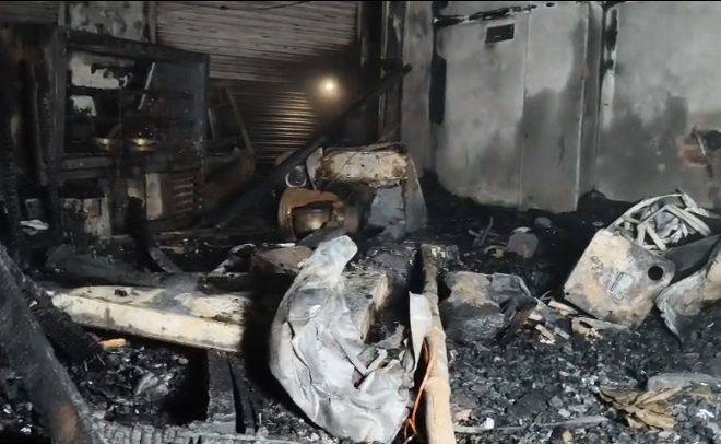 मिठाई दुकान में सिलेंडर ब्लास्ट से दुकान का स्टाफ घायल