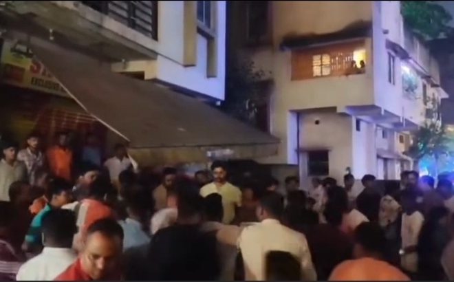 घाघीडीह जेल के कक्षपाल की शर्मनाक हरकत, 9 साल की बच्ची के साथ अश्लील हरकत की कोशिश गुस्साई भीड़ ने आरोपी को पीटा, पुलिस पर भी फूटा आक्रोश