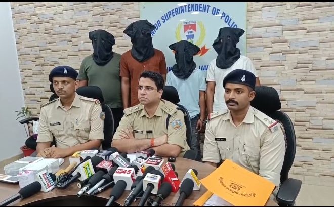 गोविंदपुर में बड़ी कार्रवाई: पुलिस ने चार अपराधियों को हथियारों के साथ दबोचा