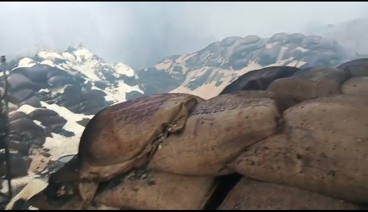 सरायकेला के गम्हरिया में सरकारी अनाज गोदाम में भीषण आग, सैकड़ों बोरे चावल जलकर राख