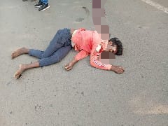 तेज रफ्तार वाहन के चपेट में आने से एक बाइक चालक युवक कि मैंत