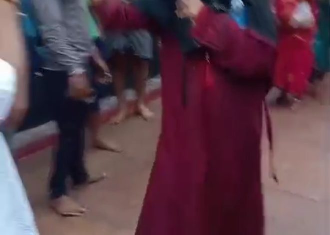 देवघर बाबा के प्रांगण में देखा गया बुर्केवली औरत को