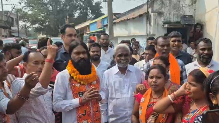 घाटशिला उपचुनाव सोरेन बनाम सोरेन कांटे की टक्कर मे चल रही है