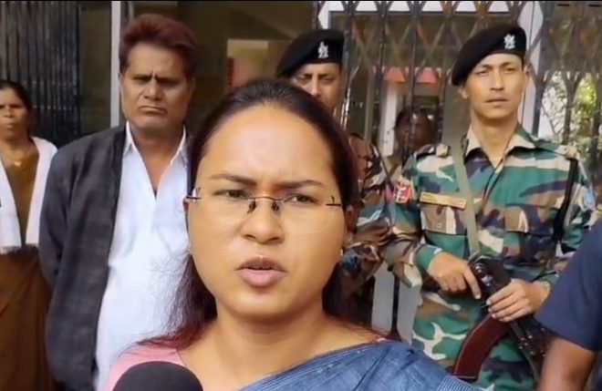 मंत्री शिल्पी नेहा तिर्की का औचक निरीक्षण, चान्हो प्रखंड कार्यालय में अफसर गायब 