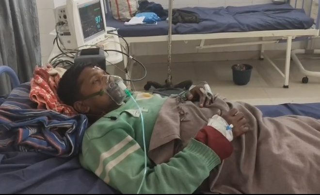 हजारीबाग सदर अस्पताल में पुलिसकर्मी की मनमानी, घायल युवक के परिजनों से मारपीट  