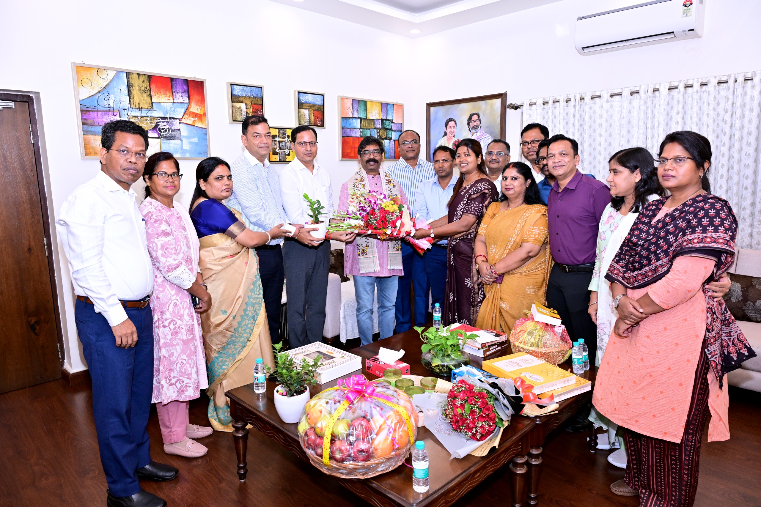 मुख्यमंत्री से झारखंड प्रशासनिक सेवा के संयुक्त सचिव पद पर नवप्रोन्नत हुए अधिकारियों ने की मुलाकात…..