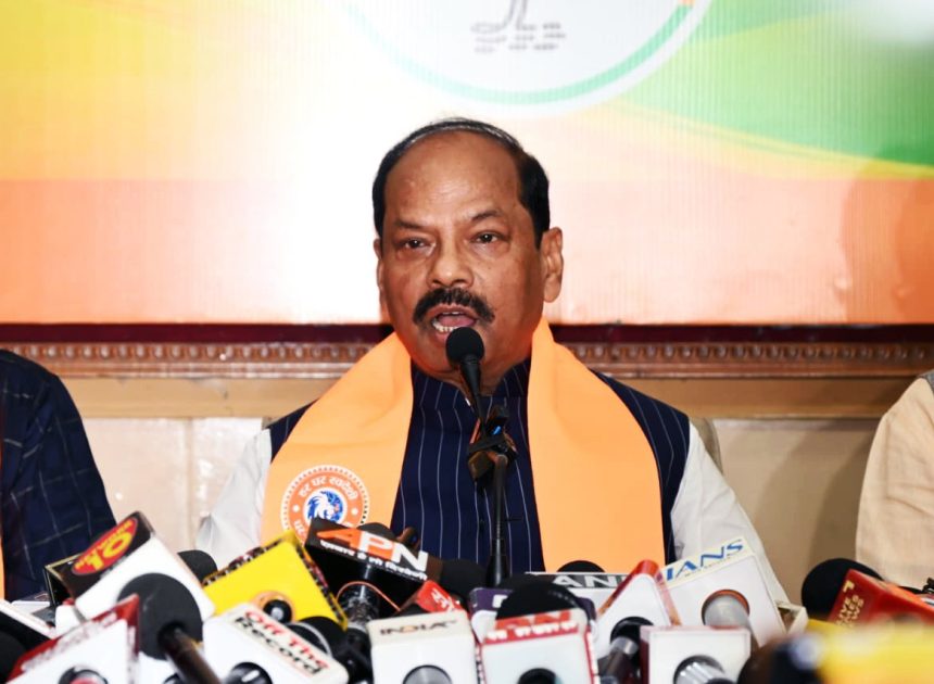 झारखंड परीक्षा विवाद : रघुवर दास का विपक्ष पर हमला, सीबीआई जांच की मांग………….