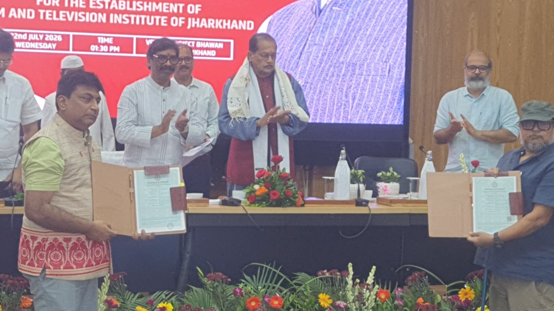 झारखंड में फिल्म इंस्टीट्यूट की स्थापना की दिशा में बड़ा कदम, सीएम हेमंत सोरेन  की मौजूदगी में JFDC और SRFTI के बीच हुआ MOU…..