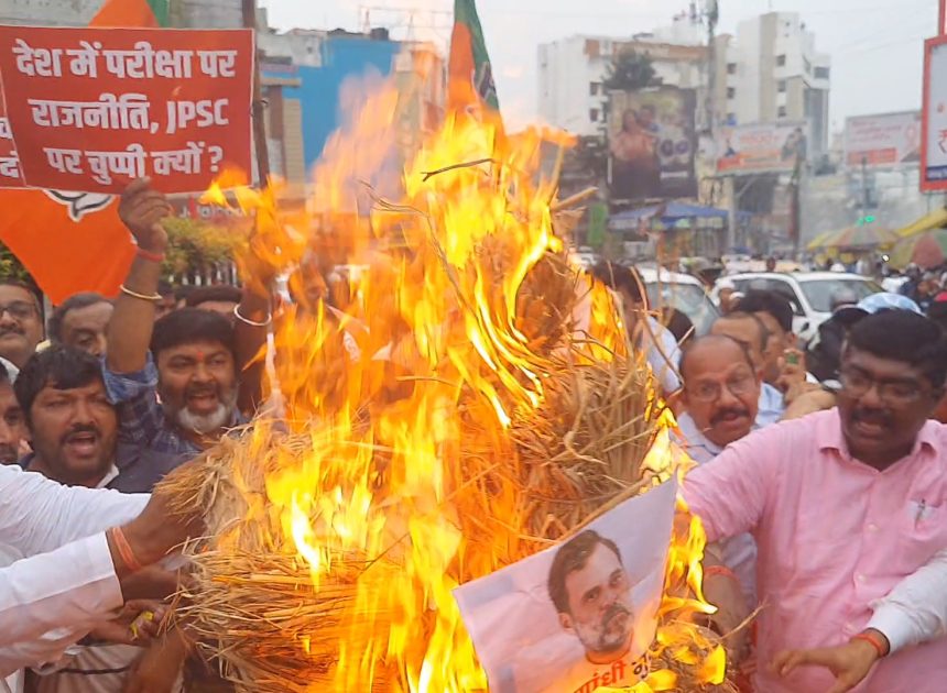 राहुल गांधी के विरोध में भाजपा ने किया पुतला दहन…..